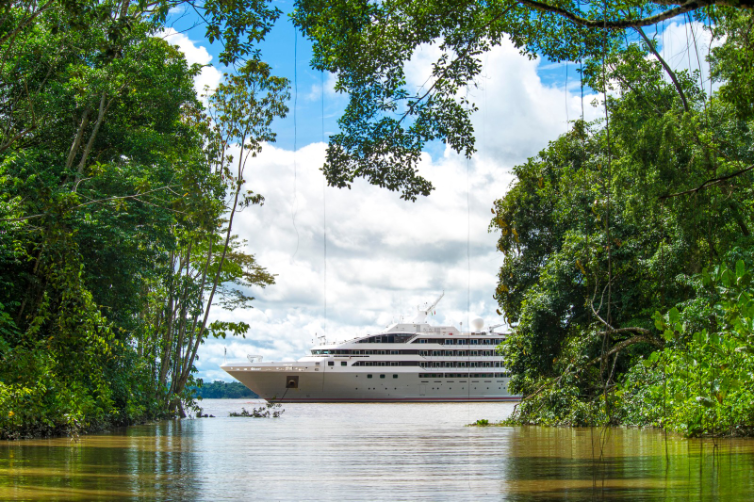 bateau de croisiere PONANT arbres